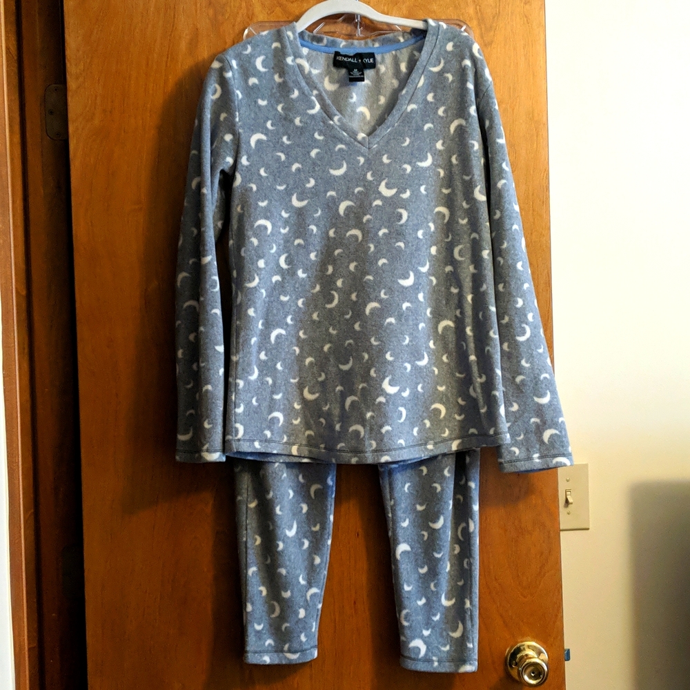 Kendall+Kylie fleece pajama set